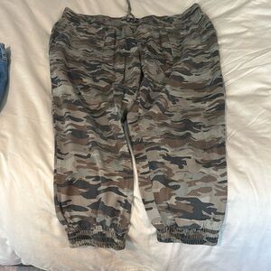 EUC Gap Camo joggers